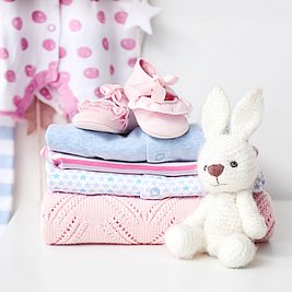 Baby-Schühchen in Rosa mit weißem Plüsch-Hasen